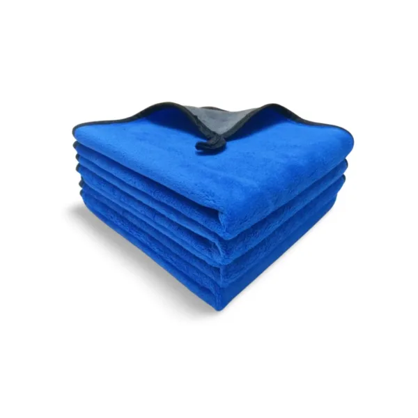 Microfiber towel in light blue, soft texture, perfect for cleaning and polishing surfaces.